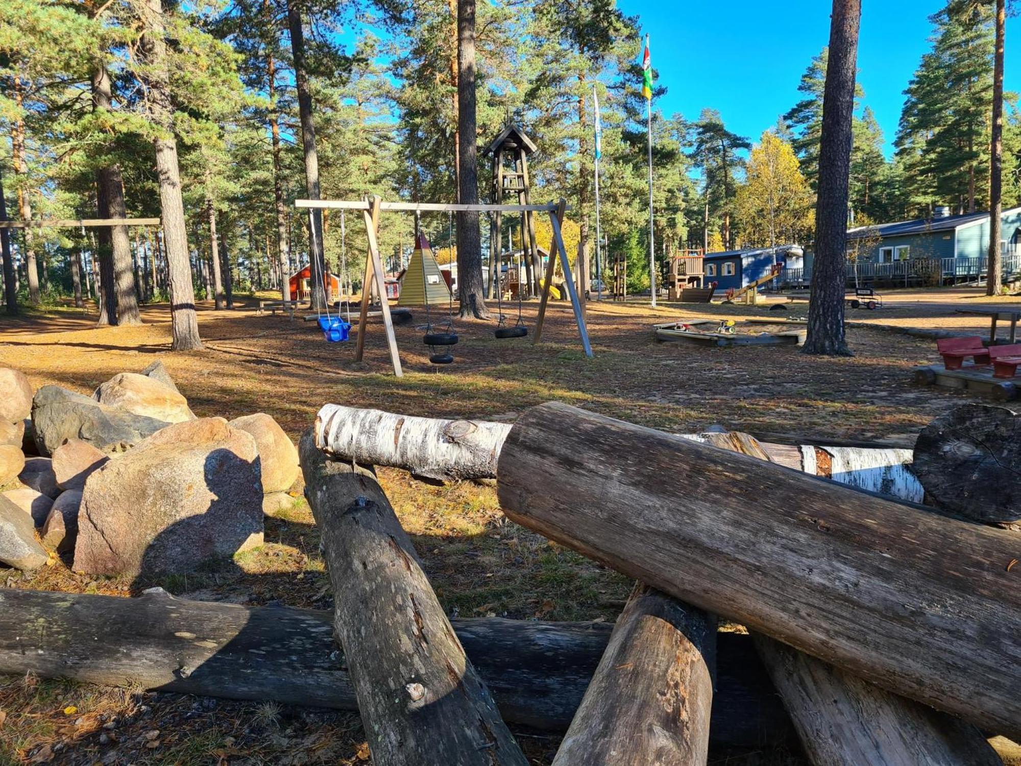 Hostel And Vandrarhem Lupin Naturcamping Lagom Grasmark Exterior photo
